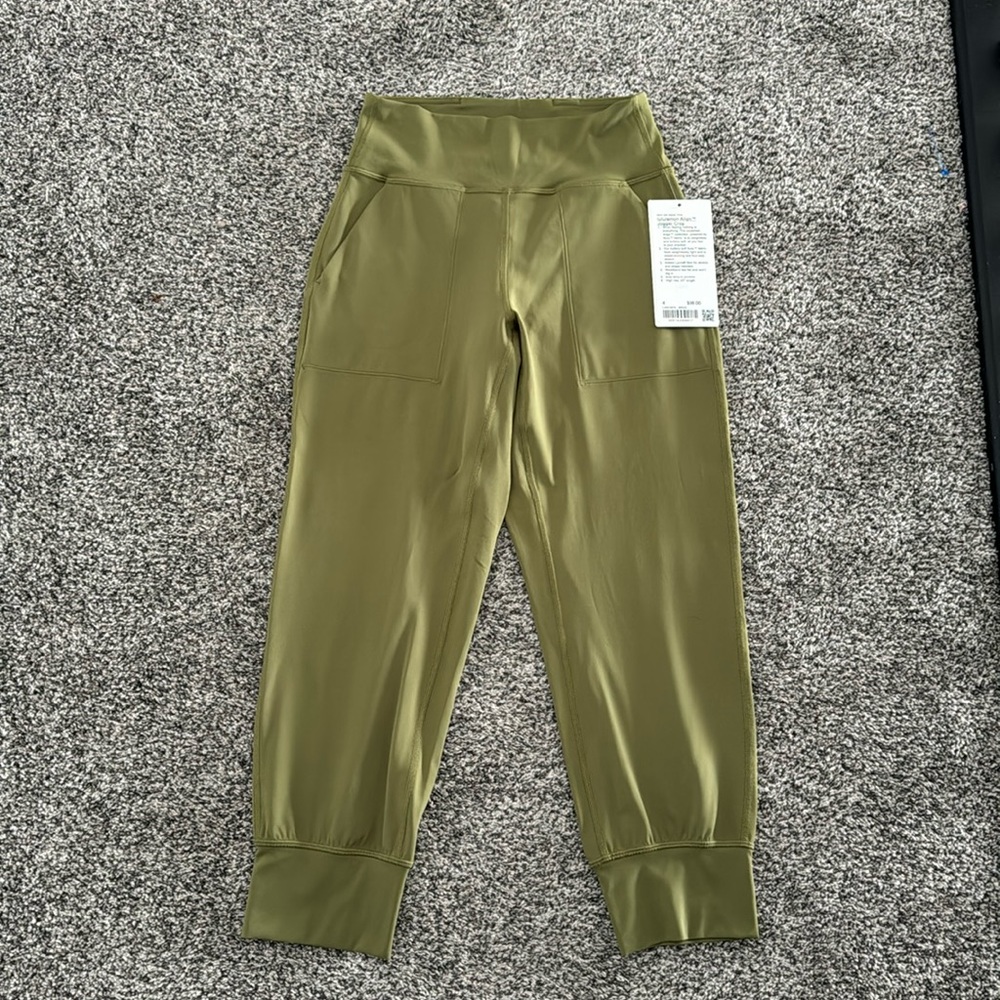 NWT Lululemon align joggers cropped